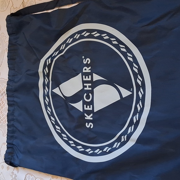 Skechers Black, Red & Gray Womans Sneakers, Key Chain, Messenger Bag &  Backpack - Picture 6 of 13